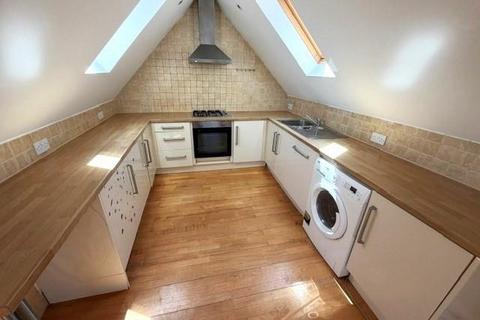 3 bedroom flat to rent, Whitchurch Lane, Edgware, HA8