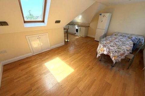 3 bedroom flat to rent, Whitchurch Lane, Edgware, HA8
