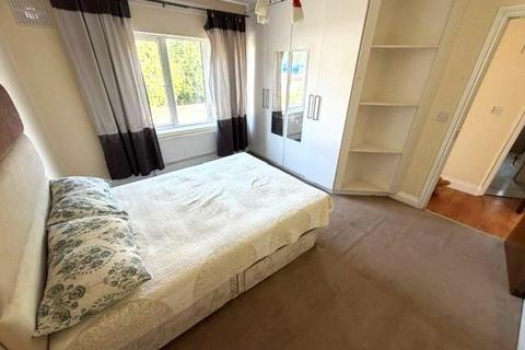 3 bedroom flat to rent, Whitchurch Lane, Edgware, HA8