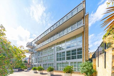 Isaac Way, London SE1