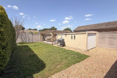 2 bedroom semi-detached house for sale, Yeomans Close, Farnborough GU14