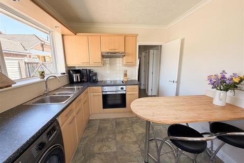 2 bedroom semi-detached house for sale, Yeomans Close, Farnborough GU14