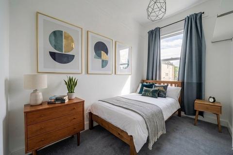 2 bedroom flat for sale, Cathnor Road, Shepherds Bush, London, W12