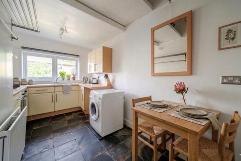 2 bedroom flat for sale, Cathnor Road, Shepherds Bush, London, W12