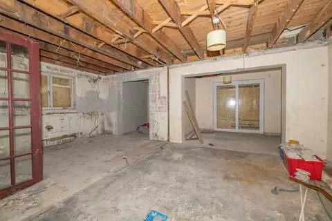 5 bedroom detached house for sale - View 2