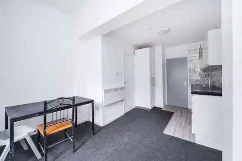 Studio to rent, Bodney Road, London E8
