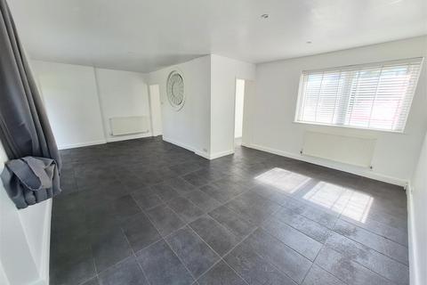 3 bedroom detached house to rent, Pine Grove, Brookmans Park Hatfield AL9