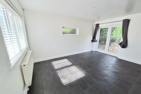 3 bedroom detached house to rent, Pine Grove, Brookmans Park Hatfield AL9
