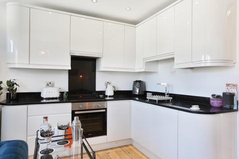 1 bedroom flat for sale, Coldharbour Lane, London, SE5