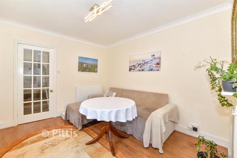2 bedroom maisonette for sale, 63 Station Avenue, Sandown PO36