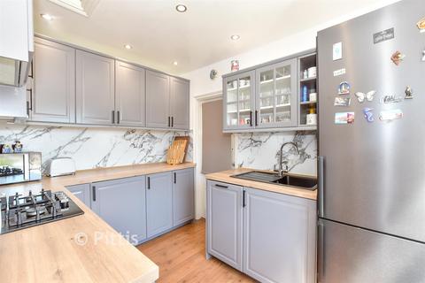 2 bedroom maisonette for sale, 63 Station Avenue, Sandown PO36
