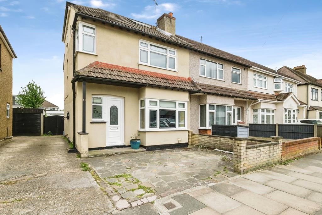 4 bedroom end of terrace house for sale