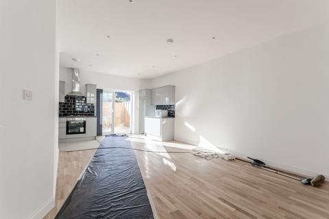 4 bedroom house to rent, Netherfield Gardens, Barking, Barking, IG11