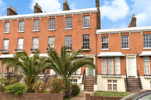 Clifton Crescent, London, SE15