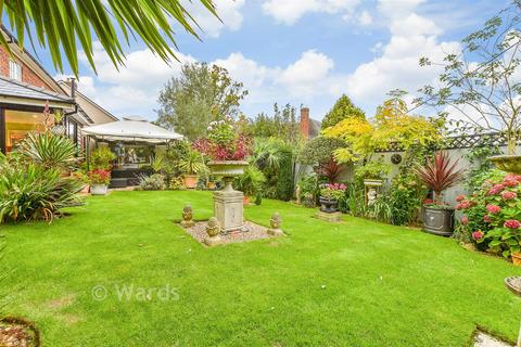 4 bedroom detached house for sale, Three Fields Road, Tenterden TN30