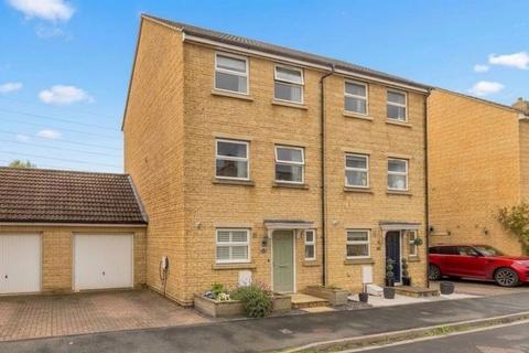 4 bedroom semi-detached house for sale, Avenue De Gien, Malmesbury, SN16