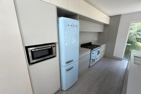 2 bedroom detached bungalow to rent, Lawrence Avenue, Mill Hill, NW7