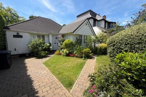2 bedroom detached bungalow to rent, Lawrence Avenue, Mill Hill, NW7