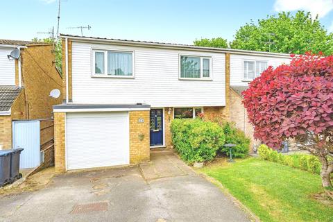 3 bedroom semi-detached house for sale, Caernarvon Close, Hemel Hempstead