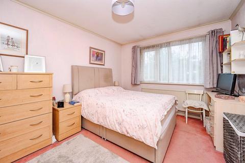 3 bedroom semi-detached house for sale, Caernarvon Close, Hemel Hempstead