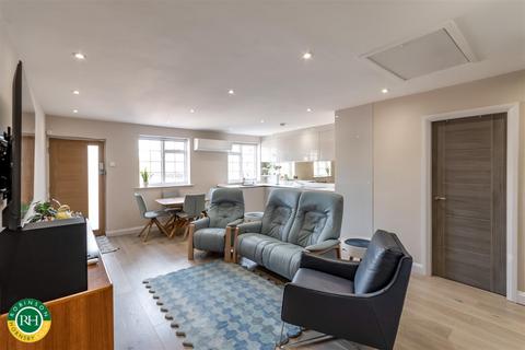 2 bedroom flat for sale, Castlegate, Tickhill, Doncaster
