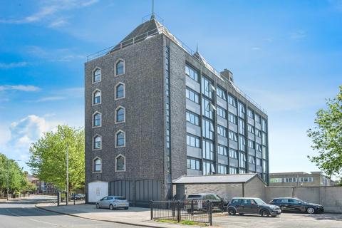 2 bedroom ground floor flat for sale, Yarmouth Way, Great Yarmouth