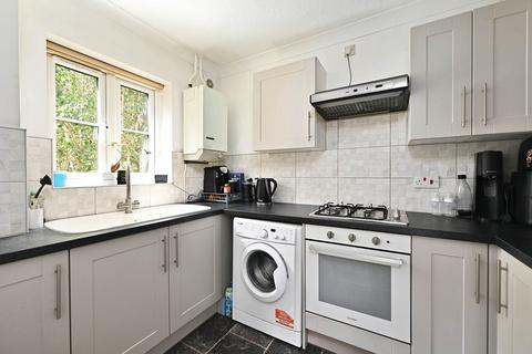 2 bedroom apartment to rent, Tamworth Drive, Fleet, GU51