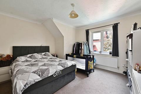 2 bedroom apartment to rent, Tamworth Drive, Fleet, GU51