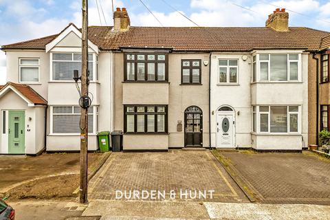 3 bedroom terraced house to rent, Stanley Road, Hornchurch, RM12