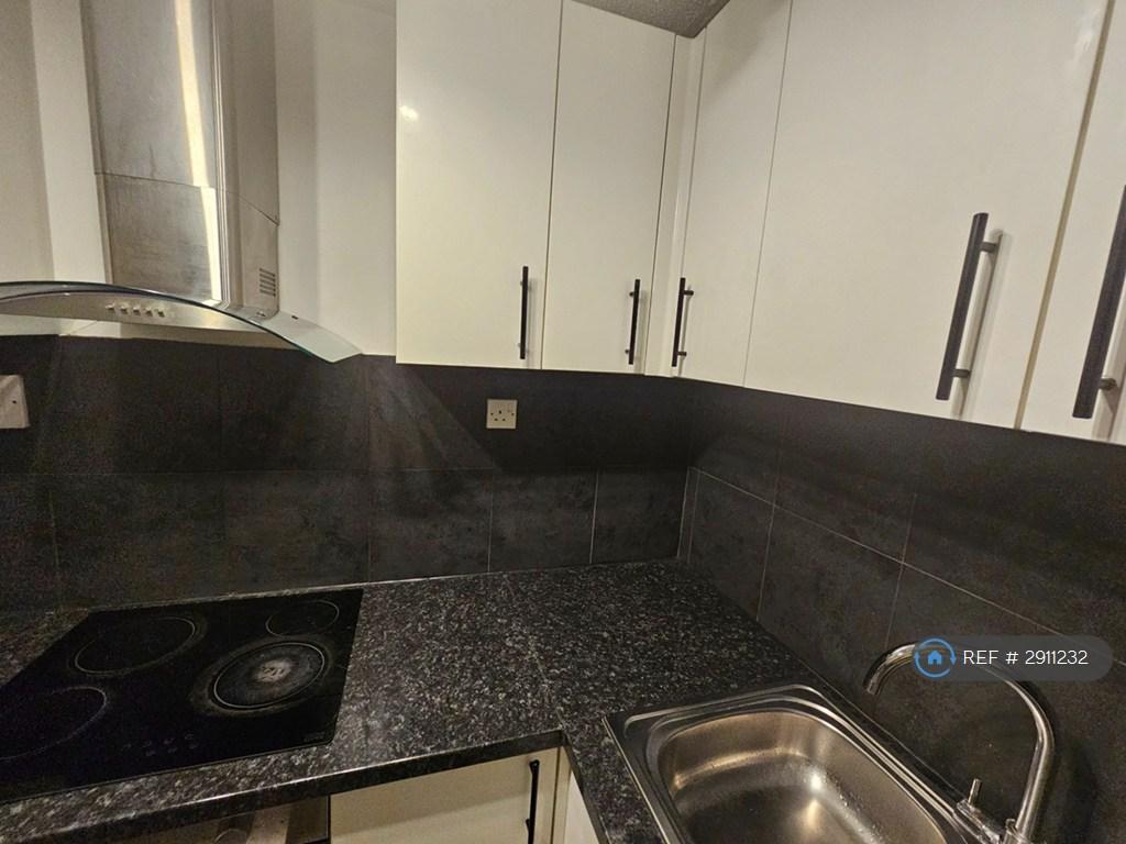 Apartment in Cambridge, Romsey - View 4