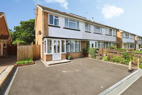 3 bedroom end of terrace house for sale, Bramble Drive, Hailsham