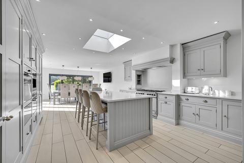 6 bedroom detached house for sale, North Road, Havering-atte-bower, RM4