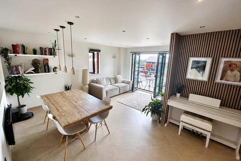 2 bedroom flat for sale, South Quay, Kings Road, Swansea, SA1