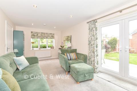 3 bedroom detached house for sale, Turret Avenue, Havant PO9