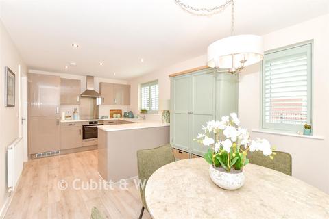 3 bedroom detached house for sale, Turret Avenue, Havant PO9