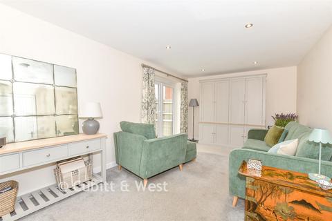 3 bedroom detached house for sale, Turret Avenue, Havant PO9