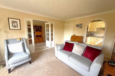 2 bedroom flat for sale, Willow Court, Brookside Road