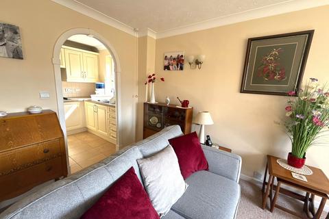 2 bedroom flat for sale, Willow Court, Brookside Road