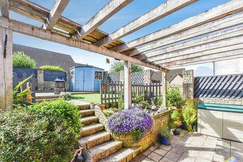 Nightingale Avenue, Frome
