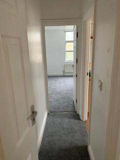 Studio to rent, Station Road, London N3