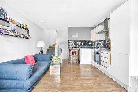 2 bedroom house for sale, Clarence Road, London