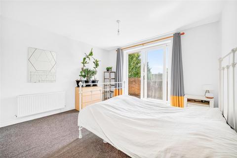 2 bedroom house for sale, Clarence Road, London