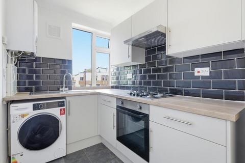 1 bedroom apartment for sale, Hainault Road, London, E11