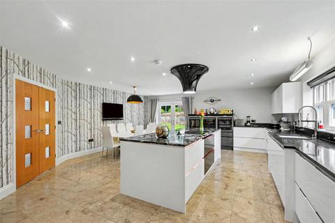 5 bedroom detached house for sale, Woodchurch Road, Arnold, Nottingham