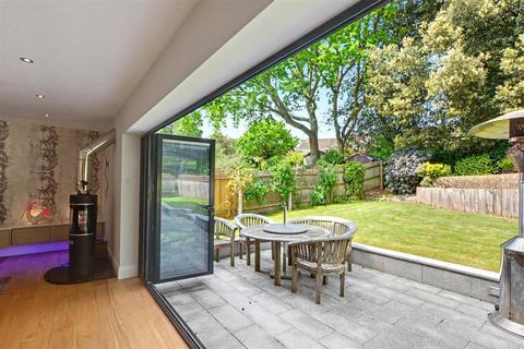 5 bedroom detached house for sale, Woodchurch Road, Arnold, Nottingham