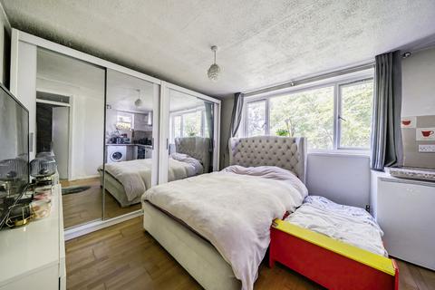 1 bedroom flat for sale, Askew Crescent, Shepherd's Bush, London, W12