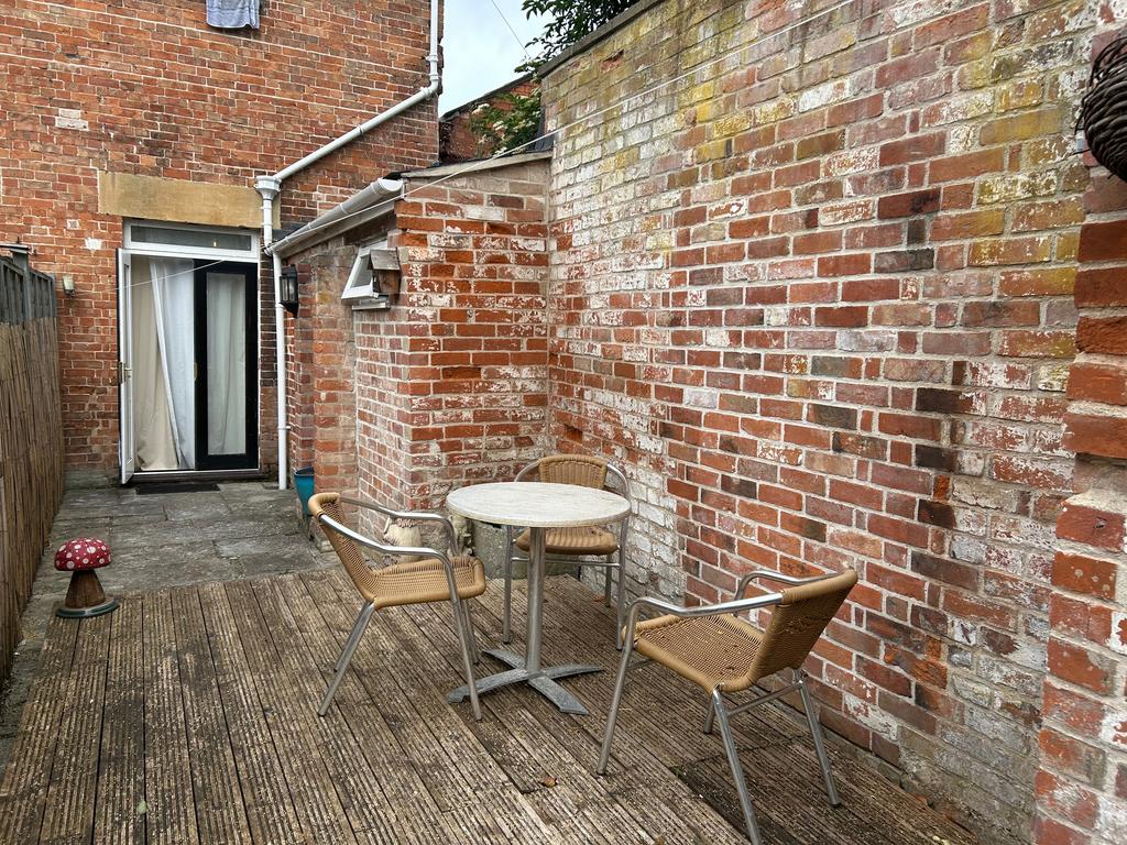 Courtyard Garden ( pic a)