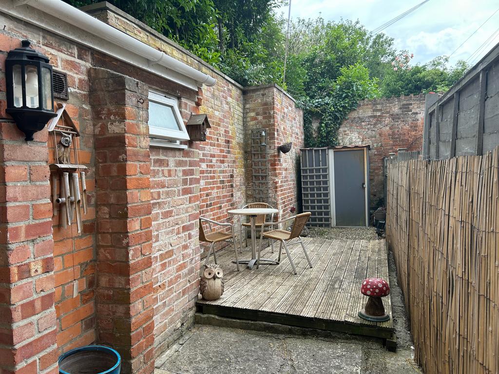 Courtyard Garden ( pic b)