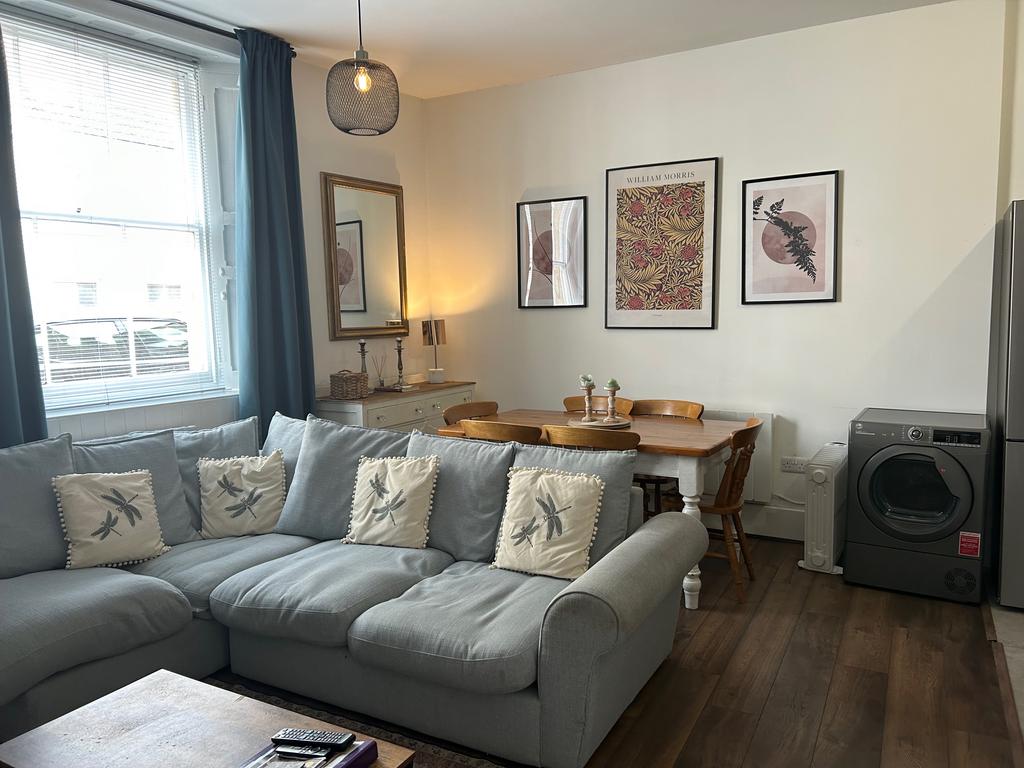 Sitting room / Dining Area