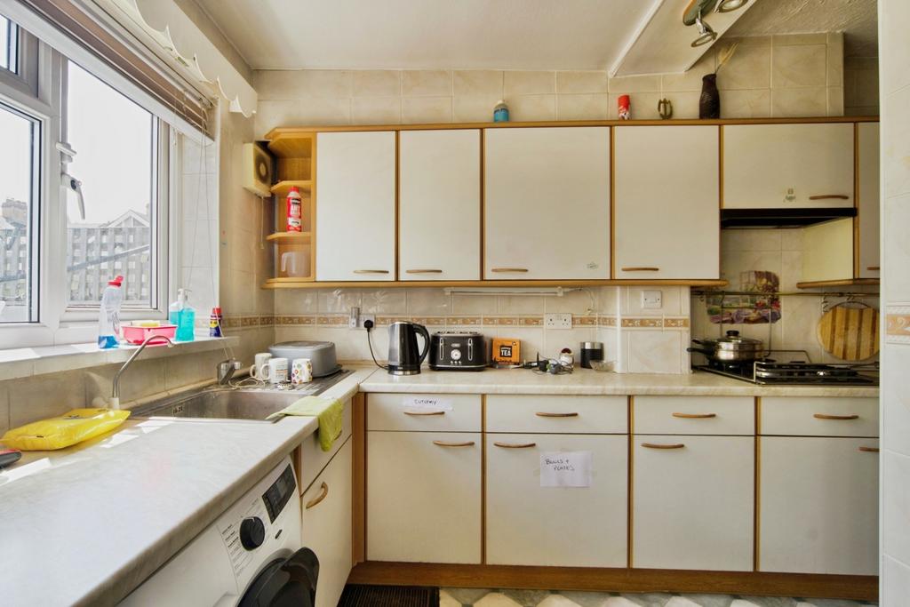 House in London, London Borough of Barking and Dagenham - View 2
